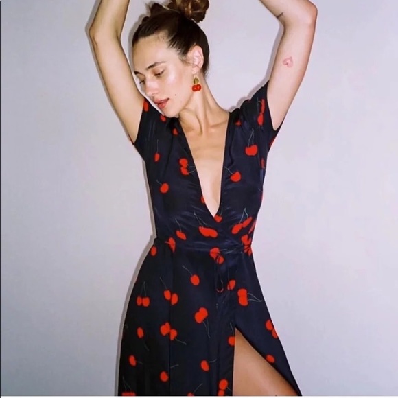 Dresses & Skirts - LAST ONE Floral wrap dress